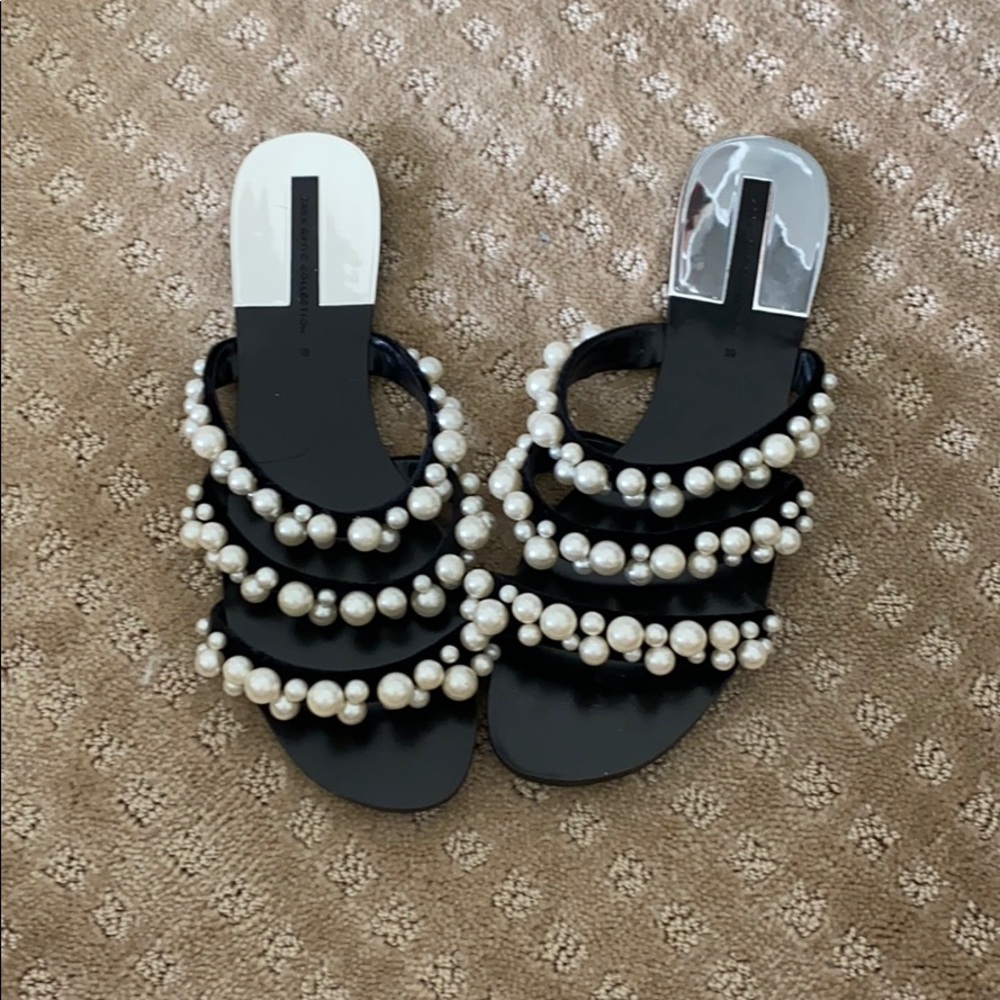 Zara pearls slides